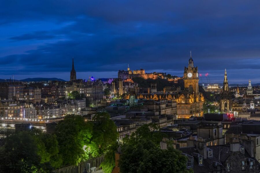 Edinburgh: Dark Secrets of the Old Town Ghost Walking Tour - Canongate Kirkyard and the city of the dead