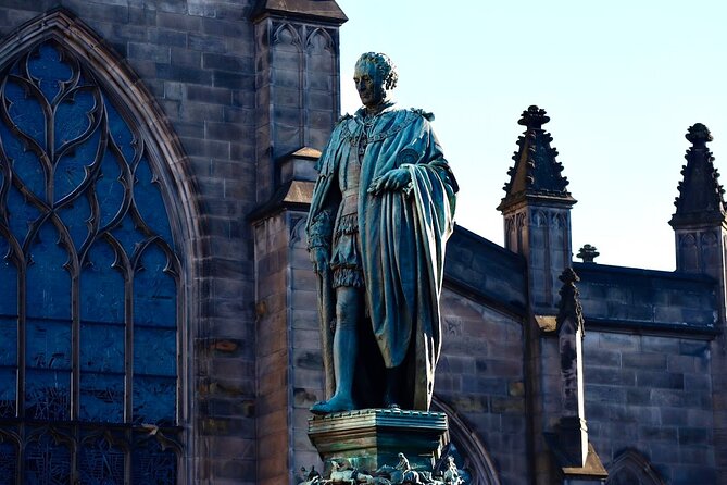Edinburgh Food Tour with Scotch, Haggis, a Secret Dish & More - The Royal Mile as a moving dining room