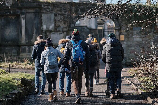 Edinburgh Full Day Walking Tour with Castle Included -Small Group - Royal Mile closes and Edinburgh’s literary side