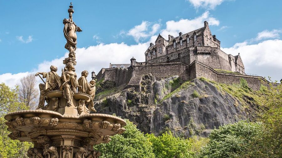 Edinburgh: Harry Potter Wizard Walking Tour, Kids Join Free - Edinburgh Castle views and Victoria Street
