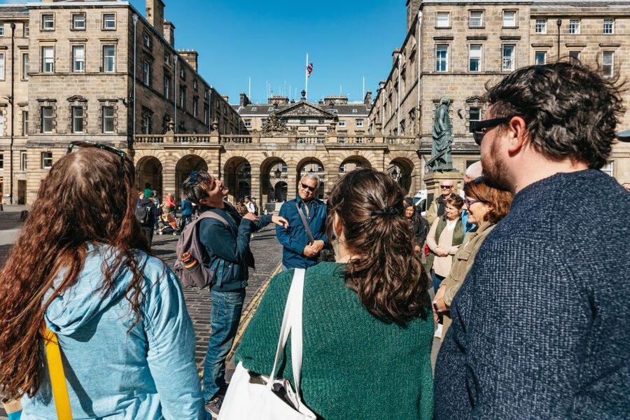 Edinburgh: Old Town History and Tales Walking Tour - Why Edinburgh’s Old Town works best with a guide