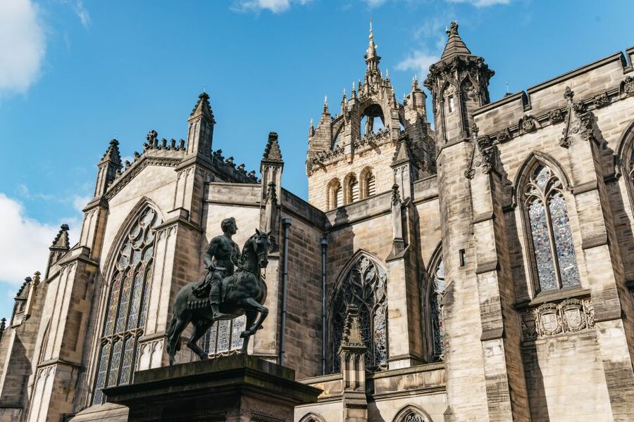 Edinburgh: Old Town History and Tales Walking Tour - Mercat Cross and the medieval city