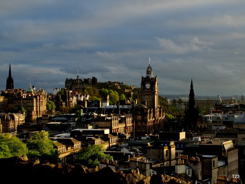 Edinburgh: Old Town Stories - Guided Walking Tour - Why Old Town works best as a walking lesson