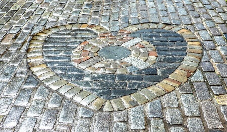 Edinburgh: Old Town Stories - Guided Walking Tour - A 16th-century kirkyard and the city of the dead