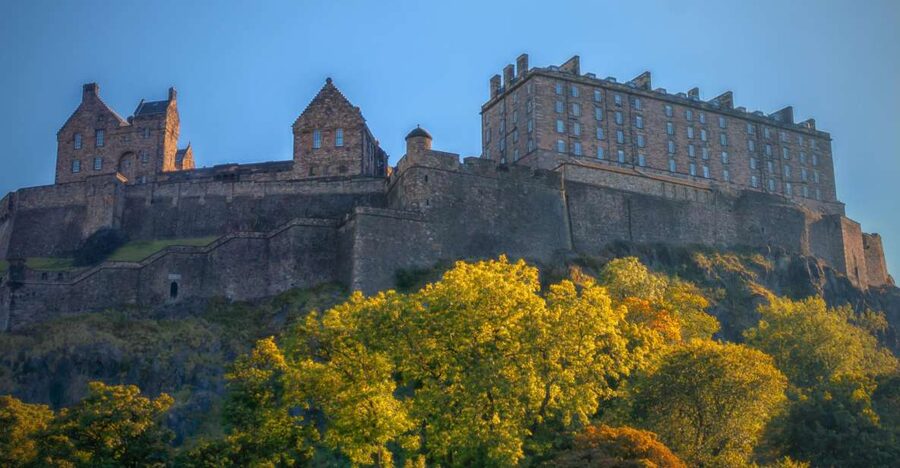 Edinburgh: Private Walking Tour with a Local - A local introduction instead of a fixed Edinburgh script
