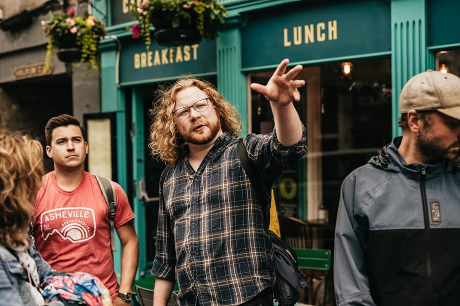 Edinburgh: Pubs and History Guided Walking Tour with Beer - Starting beside St Giles’ Street