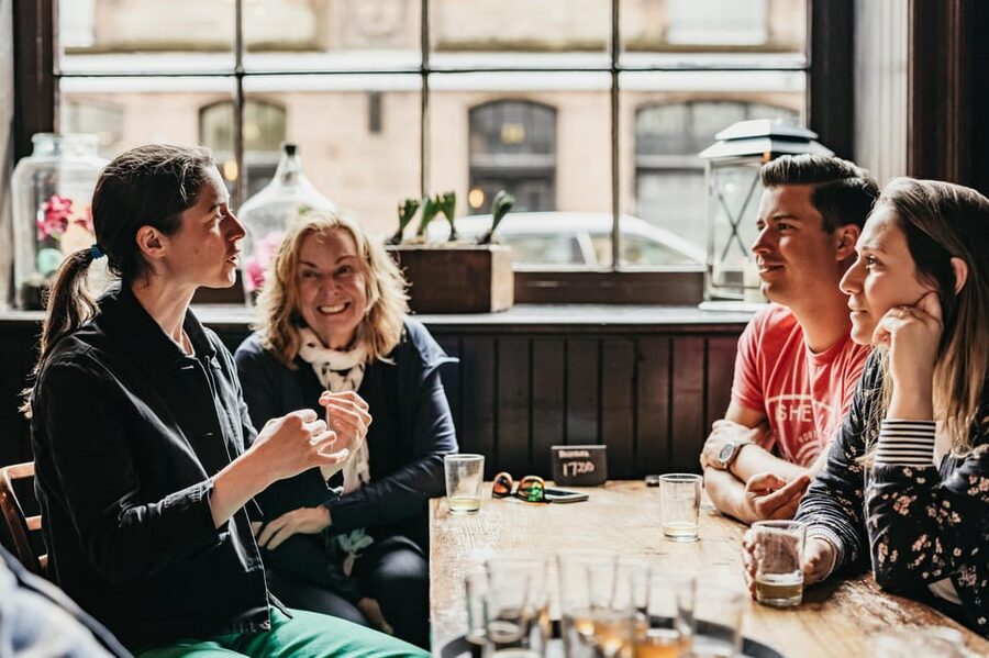 Edinburgh: Pubs and History Guided Walking Tour with Beer - Old Town: beer before the grand stories