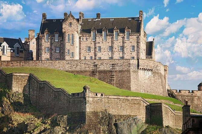 Edinburgh Skip-the-Ticket-Line Castle Walking Tour - The National War Museum and Scotland’s military story