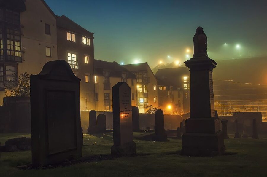 Edinburgh: The Dark Side Walking Tour - The Royal Mile: a grim introduction in Edinburgh’s oldest quarter