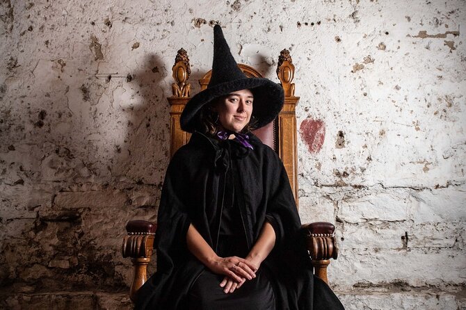 Edinburgh: Witches & Haunted History Walking Tour - Lady Stairs House and the power of a courtyard