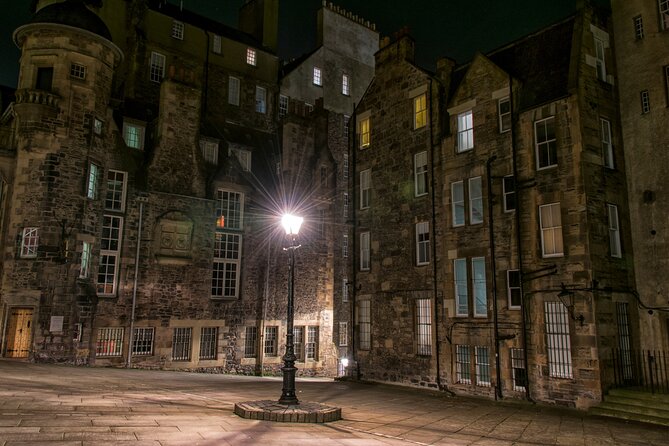 Edinburgh: Witches & Haunted History Walking Tour - Upper Bow and the warlock’s shocking story