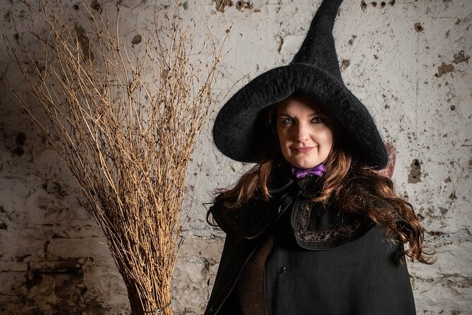 Edinburgh: Witches & Haunted History Walking Tour - Victoria Street and an infamous Edinburgh woman