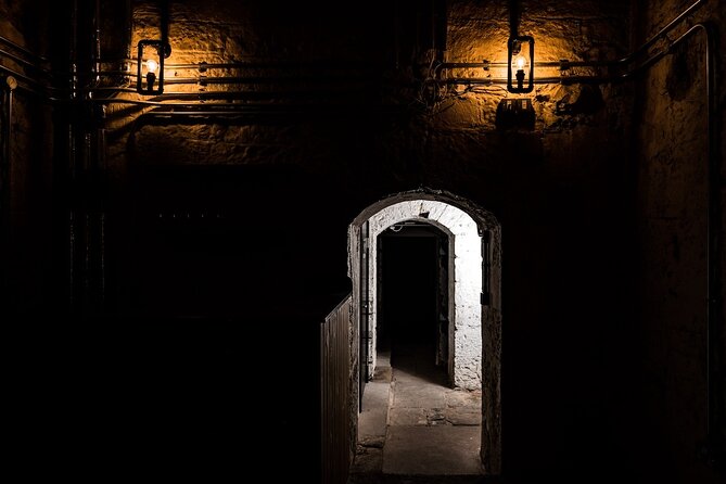 Edinburgh: Witches & Haunted History Walking Tour - St. Giles’ Cathedral and the Old Town streets