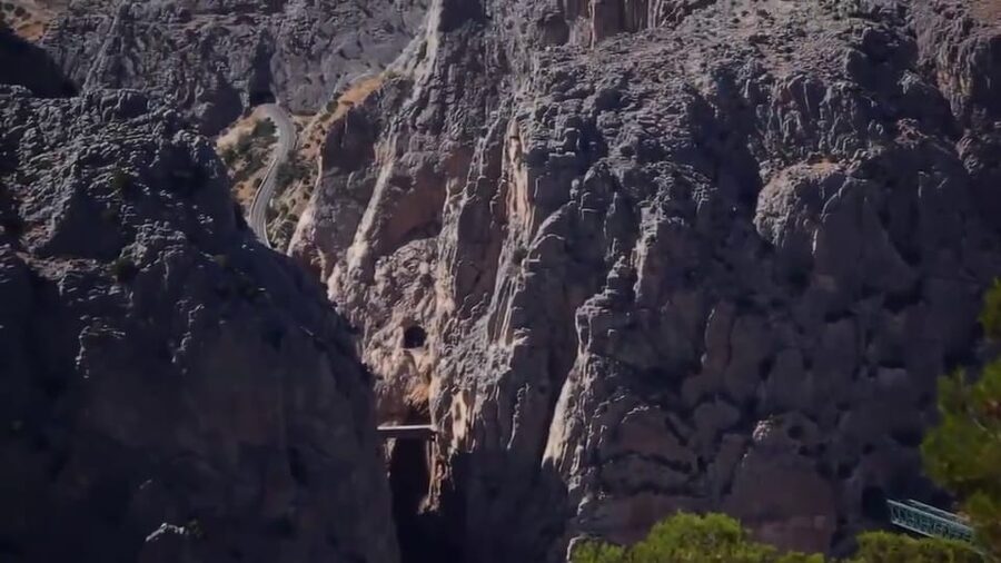 El Chorro: Caminito del Rey Gorge Route Guided Walking Tour - Why the Caminito del Rey feels so special
