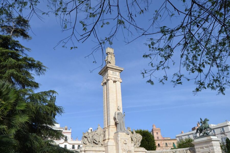 English Cádiz Tour: Walking Tour with Local Guide - Watchtowers, cannons, and the city’s working past