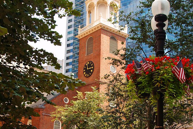 Entire Freedom Trail Walking Tour: Includes Bunker Hill and USS Constitution - From the State House to the Granary Burying Ground