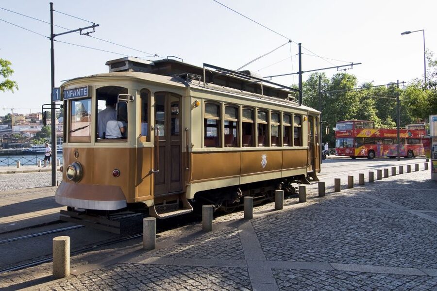 Essential Porto Walking Tour - What the guides add to the walk