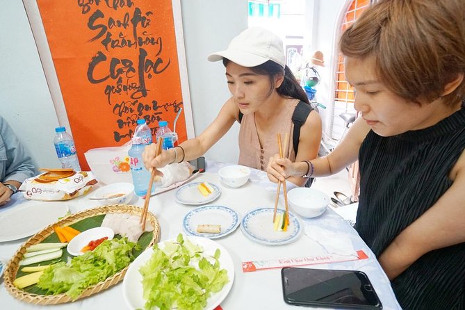 Evening Walking Food Tour, folk game and lantern boat - The food stops: Hoi An on a plate