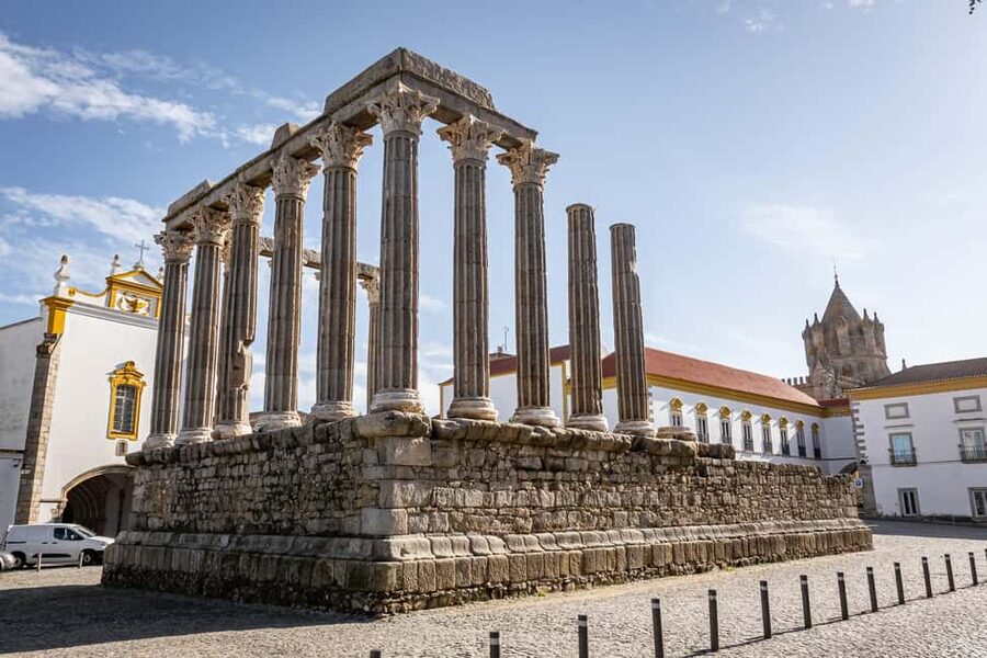 Évora: Private & Flexible Walking Tour in Historic Center - Key points at a glance
