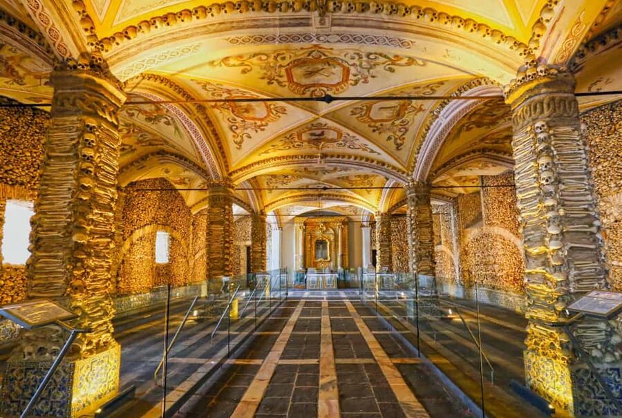 Évora: Private walking tour with tickets to main monuments - Pace, weather, and family suitability