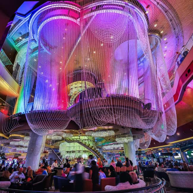 Explore Must-See Spots: Las Vegas Strip Walking Tour - A smart first look at the Strip