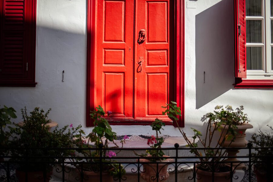 Feel like a local - Walking Tour in Mykonos Town 2hours - Paraportiani Church, a famous white landmark