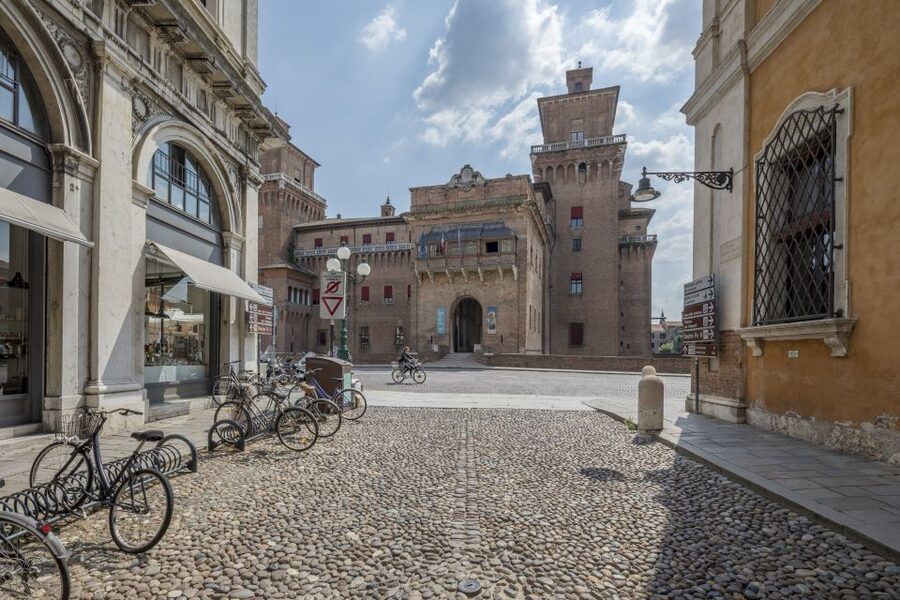 Ferrara: City Highlights Walking Tour with Local Guide - Starting with Ferrara’s Estense Castle