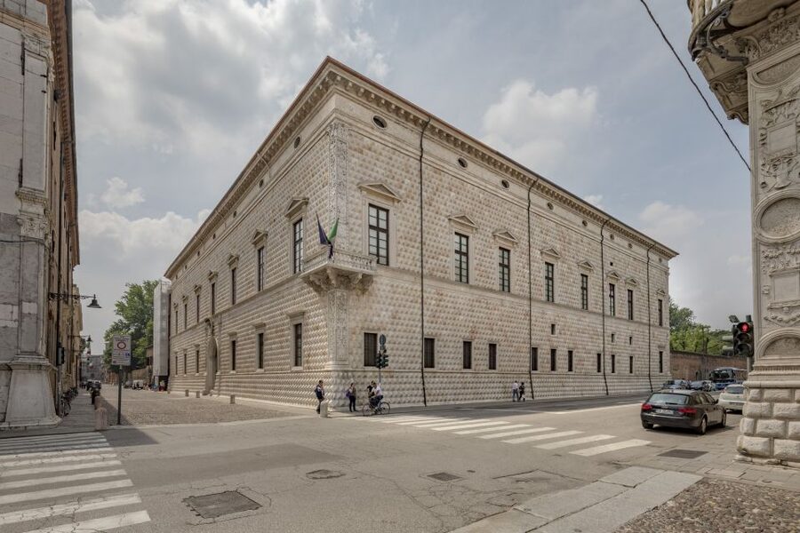 Ferrara: City Highlights Walking Tour with Local Guide - Palazzo dei Diamanti and the city’s Renaissance face