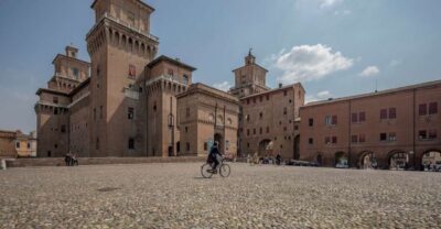 Ferrara: City Highlights Walking Tour with Local Guide