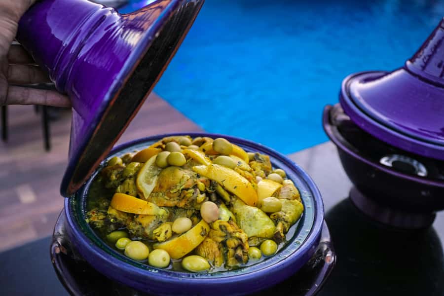Fes: A Guided Walking Tour Through the Historic Medina - Guide quality and language choices