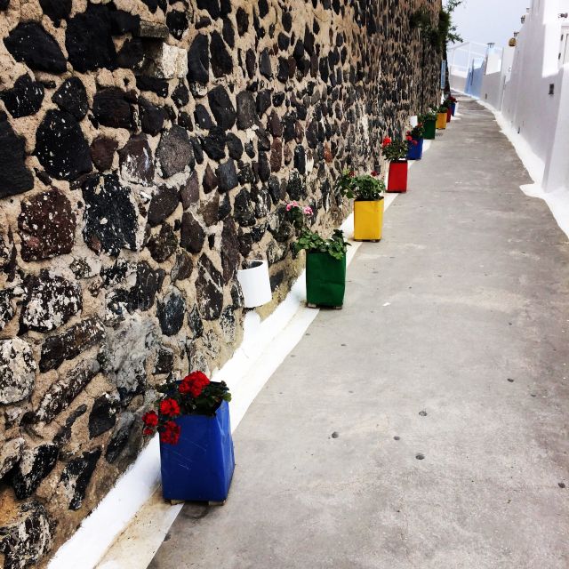 Fira: Guided Foodie Walking Tour with Tastings - Souvlaki and the everyday side of Santorini