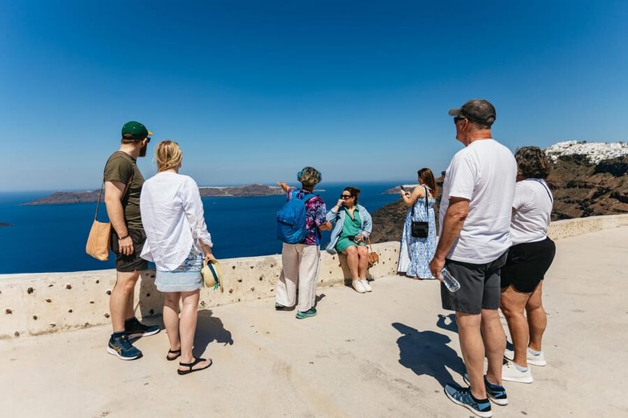 Fira: Guided Foodie Walking Tour with Tastings - Who should book this food walk