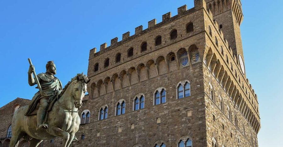 Florence: Mysteries of the Medici Guided Walking Tour - The old streets and squares tell the first part