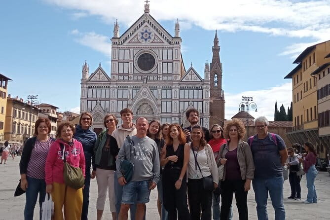 Florence Walking Tour - The Uffizi exterior and Ponte Vecchio