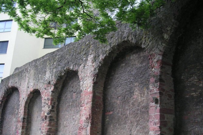 Frankfurt Highlights English Walking Tour - Frankfurt’s Jewish past at the cemetery and medieval wall