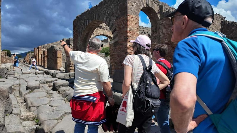 From Naples: Guided tour of Pompeii skip-the-line and round-trip train - Why Pompeii works best with a guide