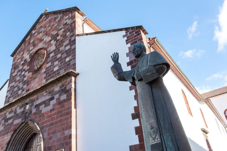 Funchal: Old Town Walking Tour - A short wine stop before the Jesuits’ Church