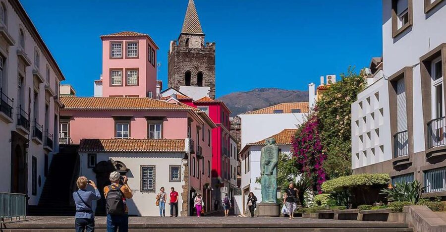 Funchal: Old Town Walking Tour - Finding the Jesuits’ College meeting point
