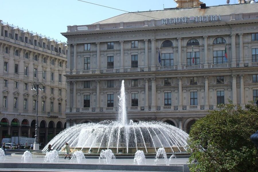 Genoa: 2-Hour Guided Walking Tour of the Historical Center - San Matteo Square and the Doria Family