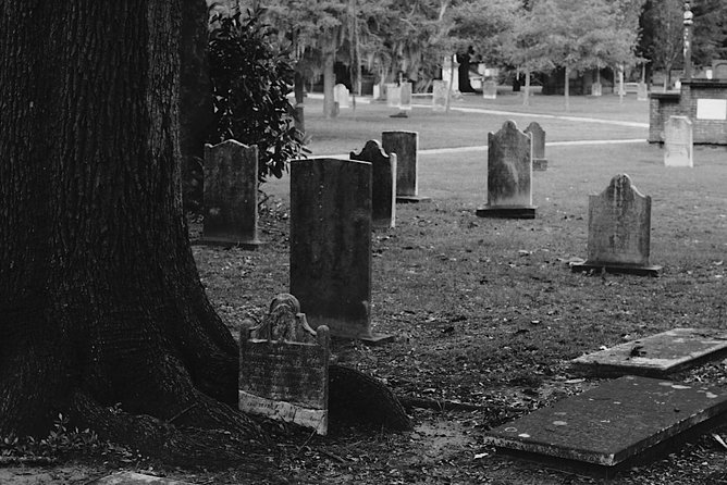 Genteel and Bard's Savannah Dark History and Ghost Encounter Walking Tour - Madison Square and Savannah’s wartime memory