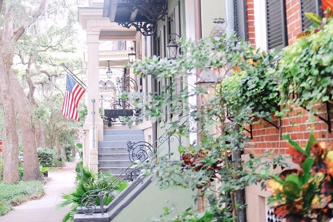 Genteel and Bard's Savannah History Walking Tour - Monterey Square, Mercer Williams House, and religious history