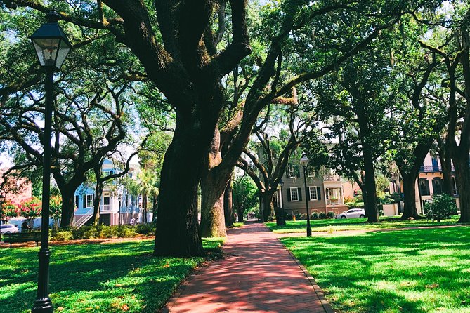 Genteel and Bard's Savannah History Walking Tour - Headsets, group size, and the pace of the walk