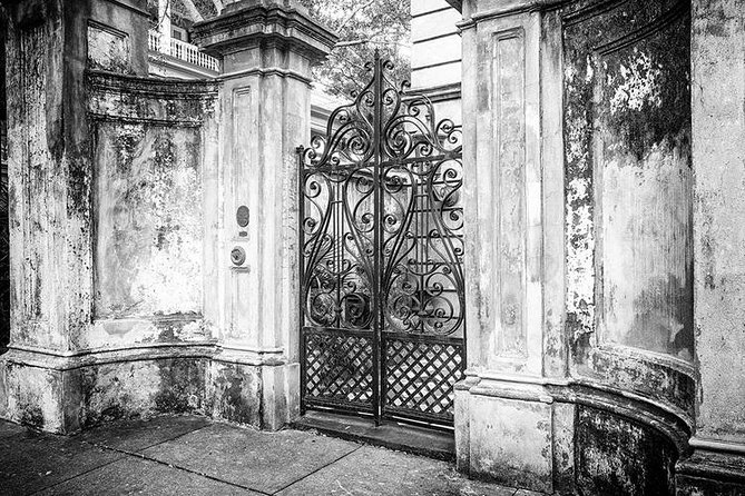 Ghosts of Charleston Night-Time Walking Tour with Unitarian Church Graveyard - Practical advice for a smoother night