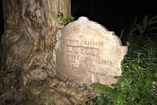 Ghosts of Charleston Night-Time Walking Tour with Unitarian Church Graveyard - Who should book the full 90-minute tour?