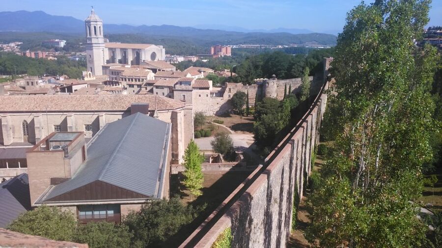 Girona: Small Group Walking Tour - Starting beside the River Caffe