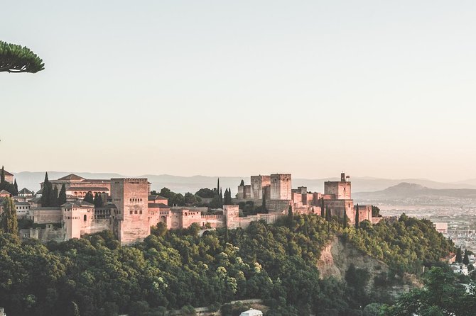 Golden Hour in Granada: Sunset Walking Tour with Play Granada - Starting on Carrera del Darro