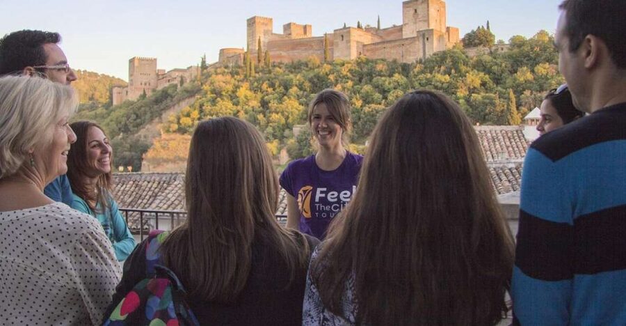 Granada: Albaicín and Sacromonte 2.5-Hour Walking Tour - Key points at a glance