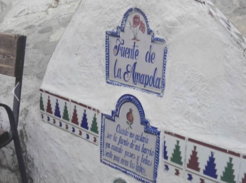 Granada: Albaicín and Sacromonte 2.5-Hour Walking Tour - Continuing uphill into Sacromonte