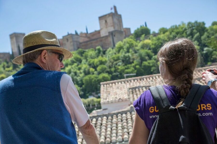 Granada: Albaicín and Sacromonte 2.5-Hour Walking Tour - Who should book this Granada walk?