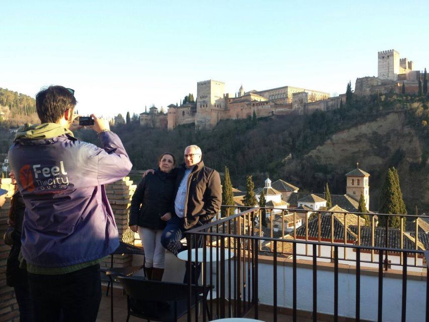Granada: Albaicín and Sacromonte 2.5-Hour Walking Tour - Reading the Albaicín’s Moorish design